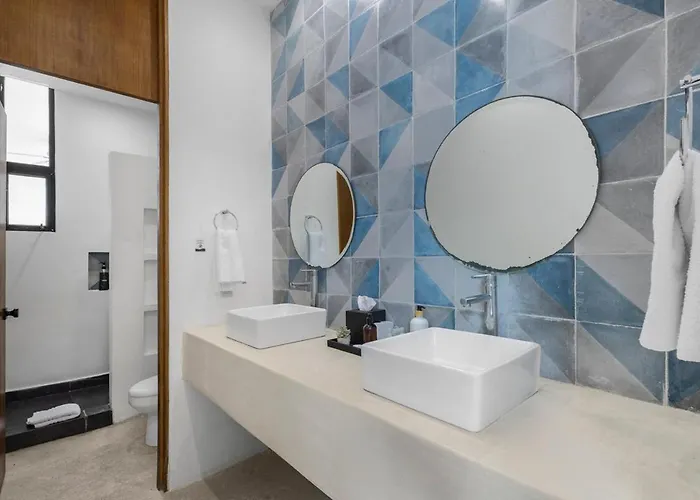Cosy Designed 5bdr 8beds Dual Apts W Amenities Apartment
