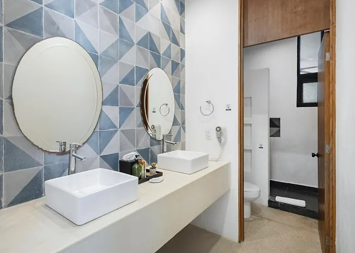 Cosy Designed 5bdr 8beds Dual Apts W Amenities Apartment